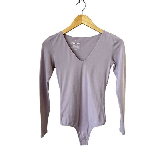 EVERLANE Supima Cotton Long-Sleeve V-Neck Bodysuit T-Shirt In Dusty Lavender - Picture 5 of 12